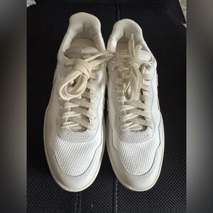 Brand New Veja V-90 Sneakers – Size 38 (Women’s 7)